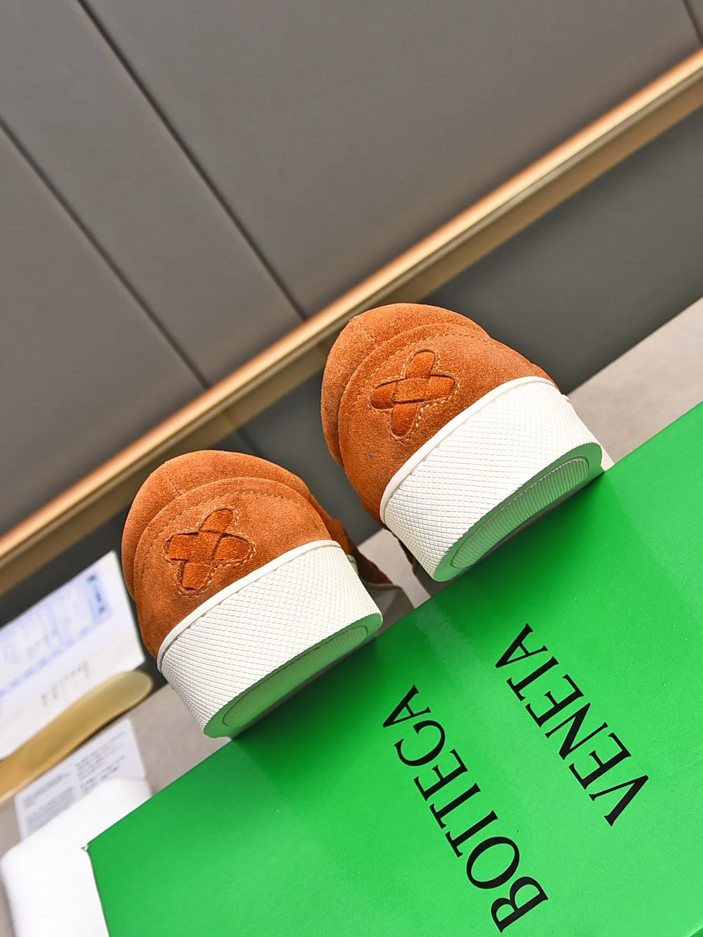 Men's shoes 💰460 [Sleeves series] BOTTEG* VENET* - high-end boutique Size: 38-44 (45 customized) BV new product, first-layer cowhide artificially woven classic style harmoniously blends with contemporary fashion temperament, rubber soles are light and flexible, water-dyed sheepskin pads! [Taobao, Tmall, and live streaming are the first choices]